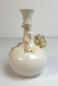 BLANC DE CHINE PETITE DECORATIVE VASE