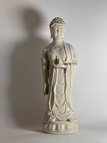 CHINESE BLANC DE CHINE DEHUA PORCELAIN AVALOKITESHVARA / GUANYIN FIGURE, LATE 19TH - 20TH CENTURY