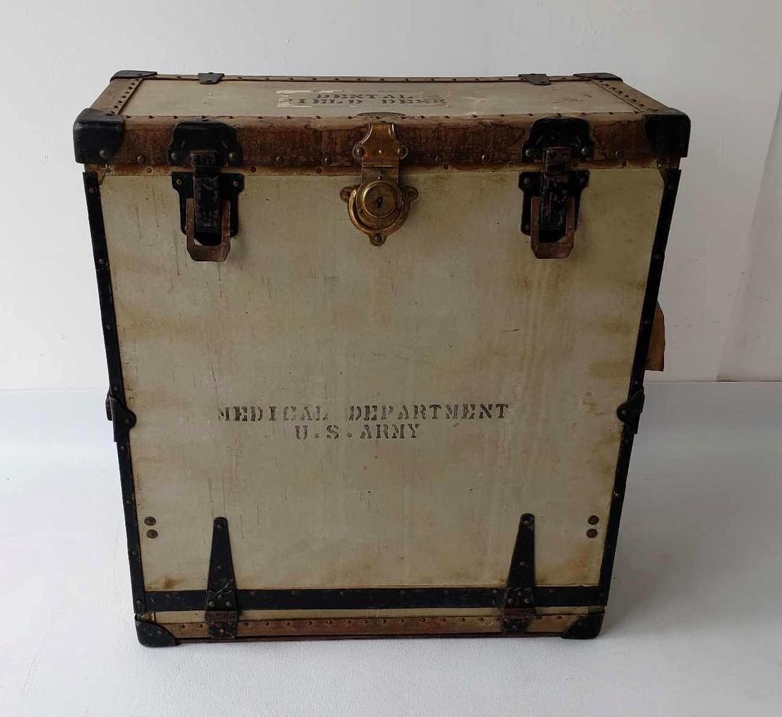ROGERS & MADISON TRUNK CORP. U.S. ARMY WWI MEDICAL DENTAL FIELD DESK (1 of 17)