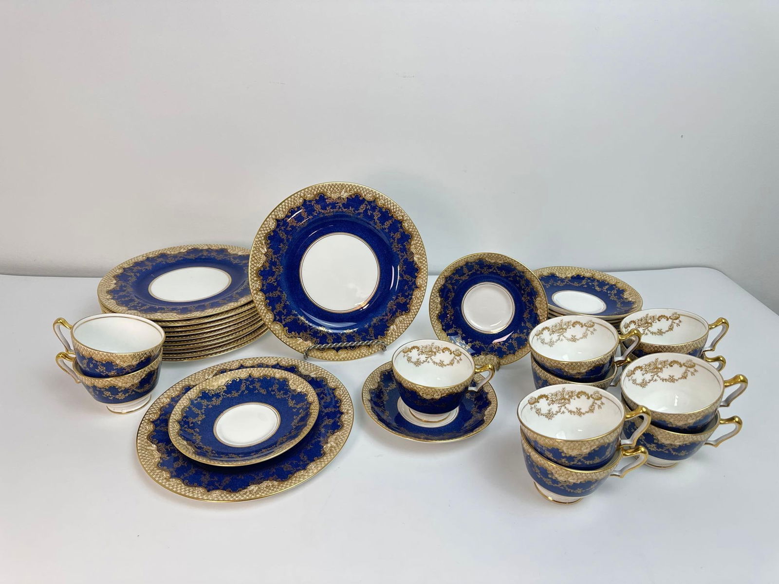 VALUE LOT! CROWN STAFFORDSHIRE PARTIAL LUNCHEON CHINA SET (1 of 9)