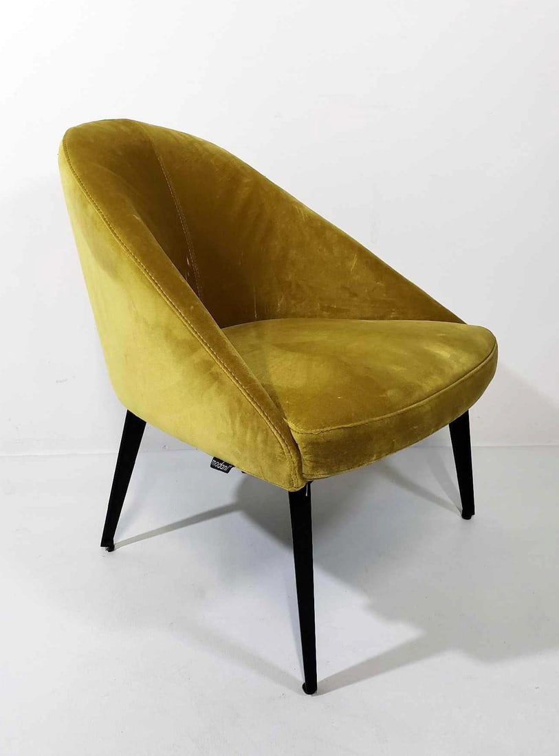 VALUE LOT MODANI ITALIAN VELVET UPHOLSTERED CURVED BACK CHAIR: 30.5" Back height x 16" Seat height x 22" Deep 27" wide