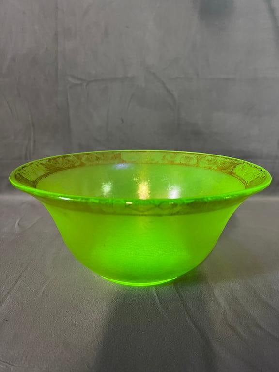 VALUE LOT VINTAGE VASELINE URANIUM GLASS BOWL (1 of 9)