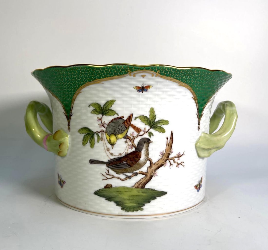 HEREND ROTHSCHILD CACHEPOT W/ BIRDS & HANDLES (1 of 11)