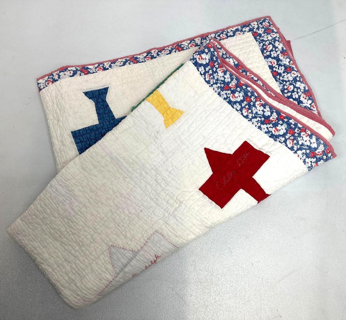 UNUSUAL LUCKY LINDY AIRPLANE PATTERN QUILT SIGNED BY WOMEN 1934 (1 of 6)