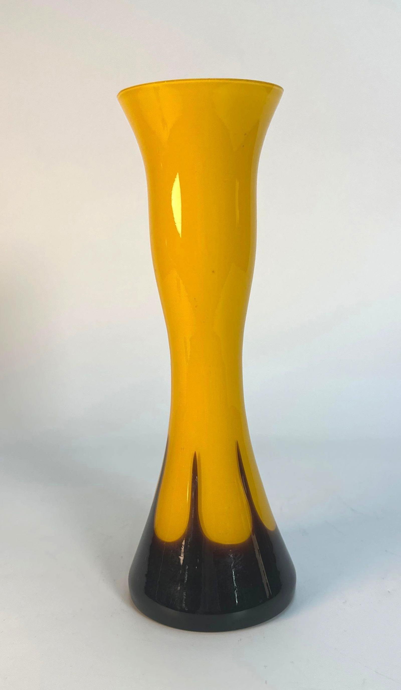 VINTAGE BROWN AND YELLOW ART GLASS VASE (1 of 5)