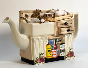 ROYAL ALBERT OLD COUNTRY ROSES SINK COMPANY TEAPOT BY CARDEW