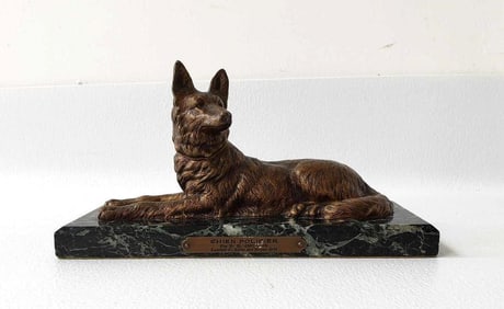DEMETRE H. CHIPARUS FRENCH BRONZE RECUMBENT GERMAN SHEPHERD ON MARBLE BASE "CHIEN POLICIER"