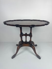 LATE 20TH CENTURY MAHOGANY COFFEE TABLE