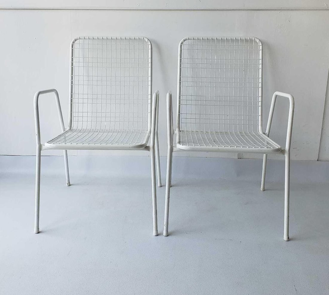 PAIR OF EMU RIO STYLE MWH OF W. GERMANY VINTAGE STACKING METAL MESH CHAIRS (1 of 10)