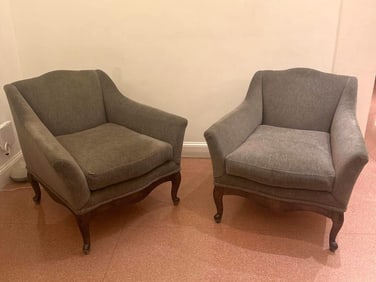 PAIR OF GREY MOHAIR UPHOLSTERED CHAIRS (Lot 1 of 2)