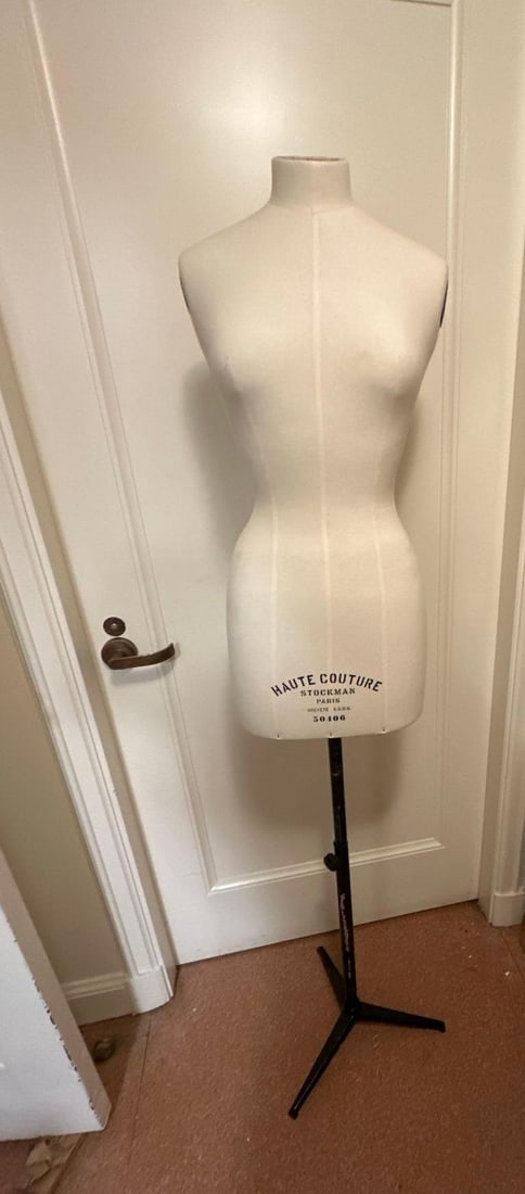 STOCKMAN PARIS FEMALE FIGURE FRENCH DRESS FORM MANNEQUIN (NO TOP FINIAL) (1 of 1)