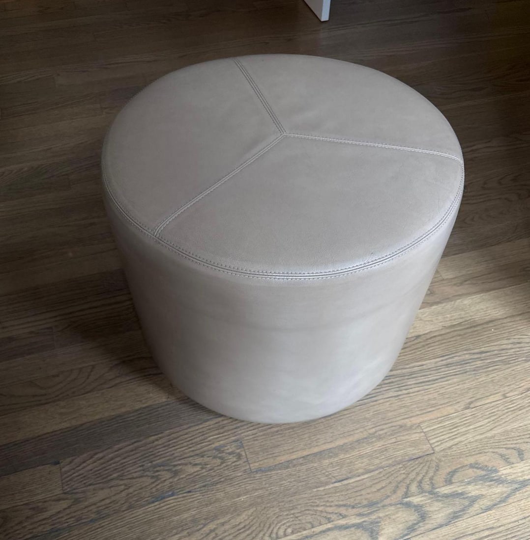 CUSTOM ITALIAN MADE LEATHER OTTOMAN (AF) (LOT 2 OF 3) (1 of 3)