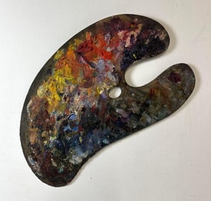 WALL-MOUNTED ARTISTS PALETTE
