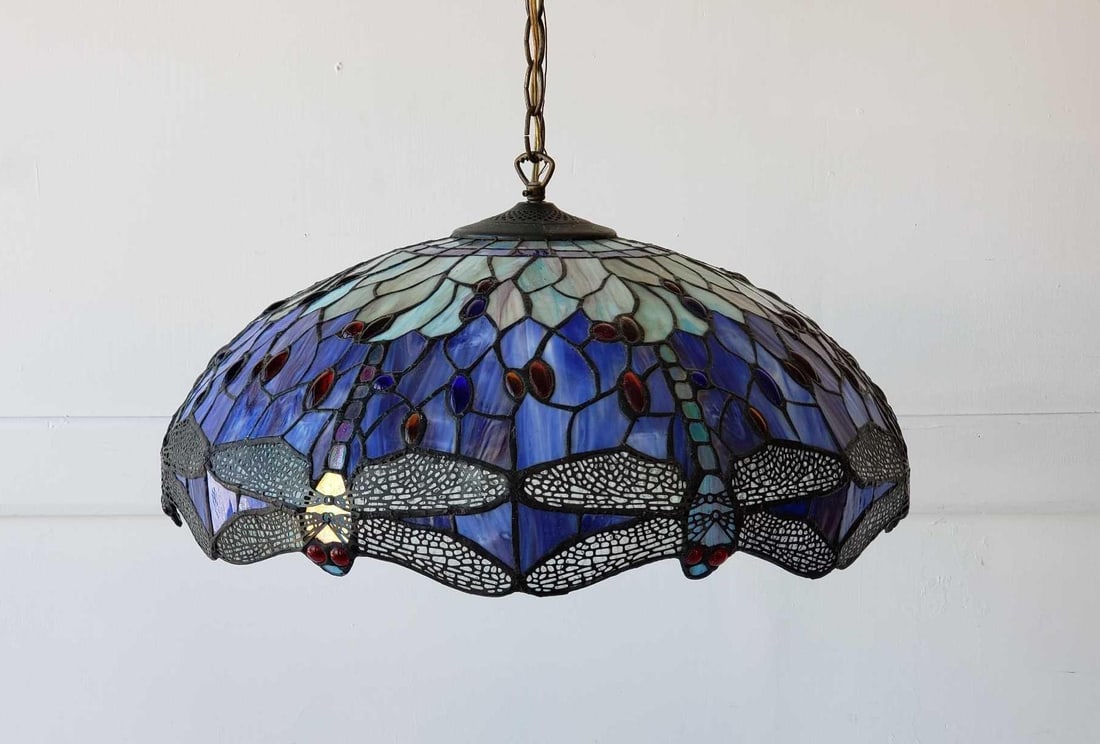 TIFFANY STYLE VINTAGE LEADED GLASS  CHANDELIER WITH DRAGONFLY MOTIF (1 of 9)