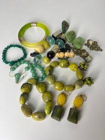 GREEN & YELLOW JEWELRY COLLECTION INCLUDING STONE BANGLE
