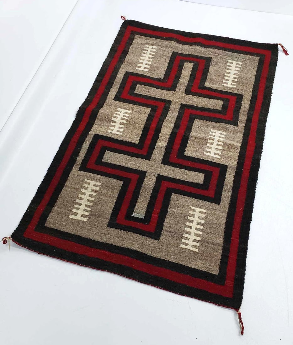 VINTAGE NAVAJO RUG (1 of 8)