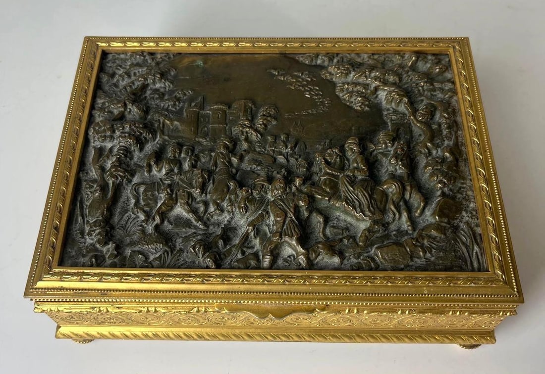 ANTIQUE GILT BRONZE / BRASS CASKET BOX WITH FIGURAL RELIEF SCENE (1 of 7)