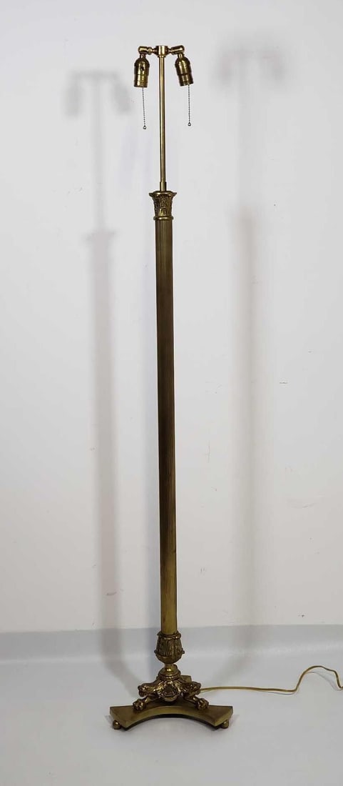 NEOCLASSICAL STYLE FOOTED BRASS LAMP (1 of 9)