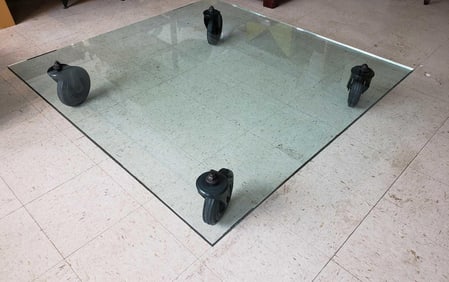 FONTANA ARTE TAVOLO CON RUOTE GLASS TABLE BY GAE AULENTI