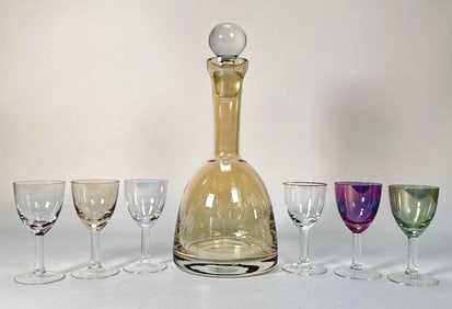 VINTAGE MID-CENTURY IRIDESCENT MODERN ART GLASS DECANTER & SIX CORDIAL GLASSES SET
