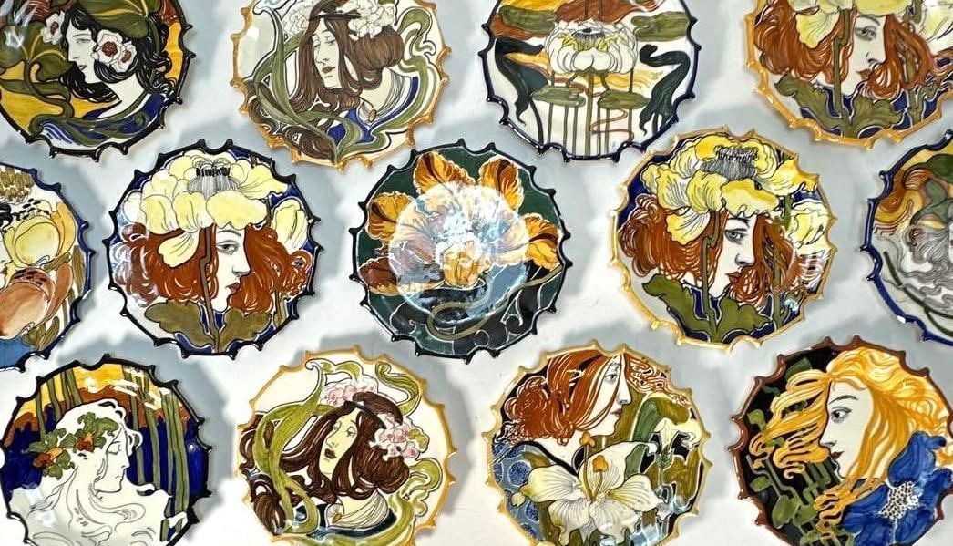 SET OF 13 ART NOUVEAU SALVINI ITALIAN MAJOLICA PLATES (1 of 14)