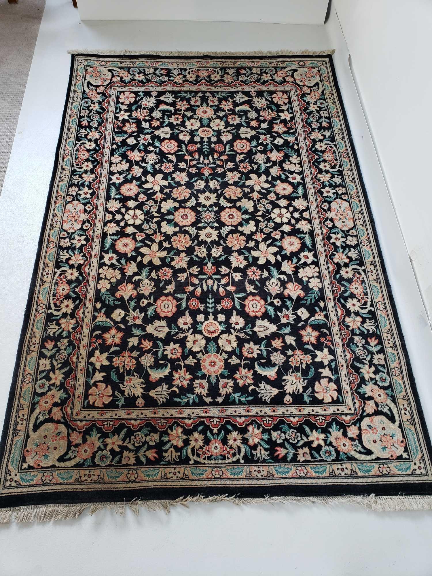 TRADITIONAL FLORAL MEDALLION DESIGN AREA RUG (1 of 11)