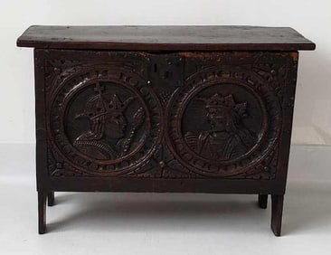 ANTIQUE 18TH CENTURY JACOBEAN STYLE CARVED OAK COFFER / BLANKET CHEST