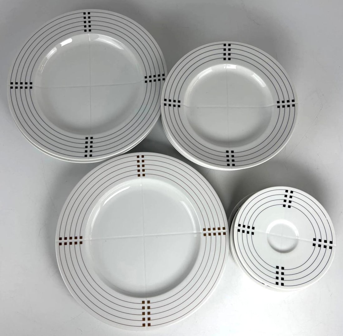 VINTAGE SWID POWELL SIGNATURE PLATES BY RICHARD MEIER (1 of 10)