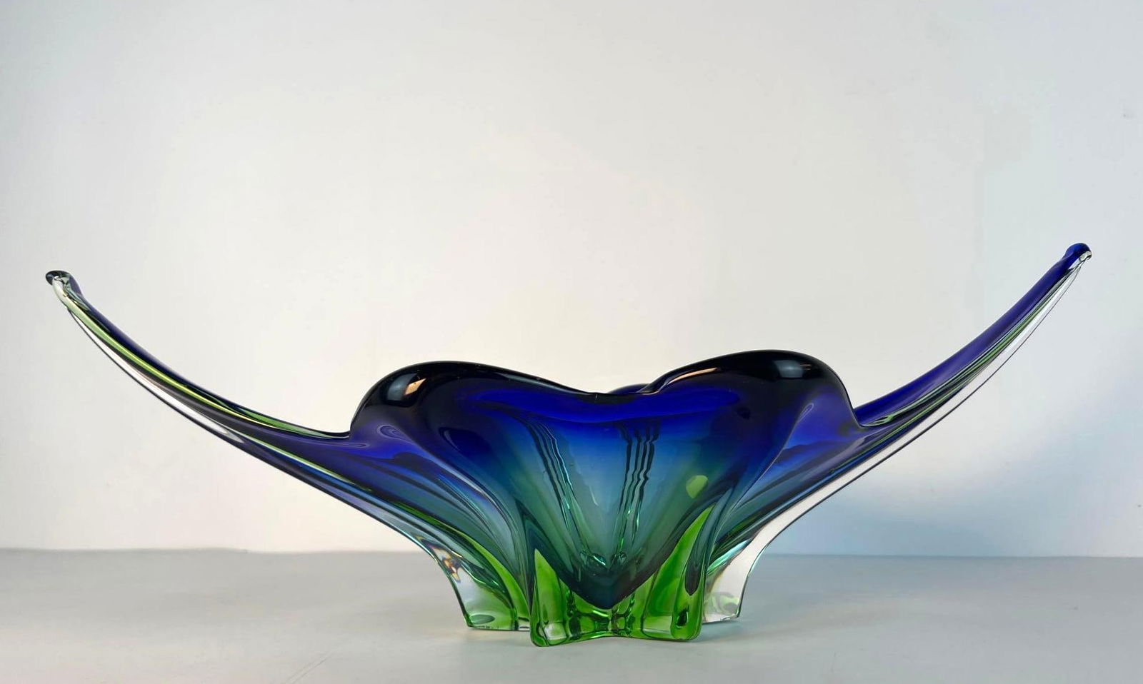 LARGE VENETIAN MURANO ART GLASS BOWL / CENTERPIECE IN BLUE & GREEN (1 of 7)