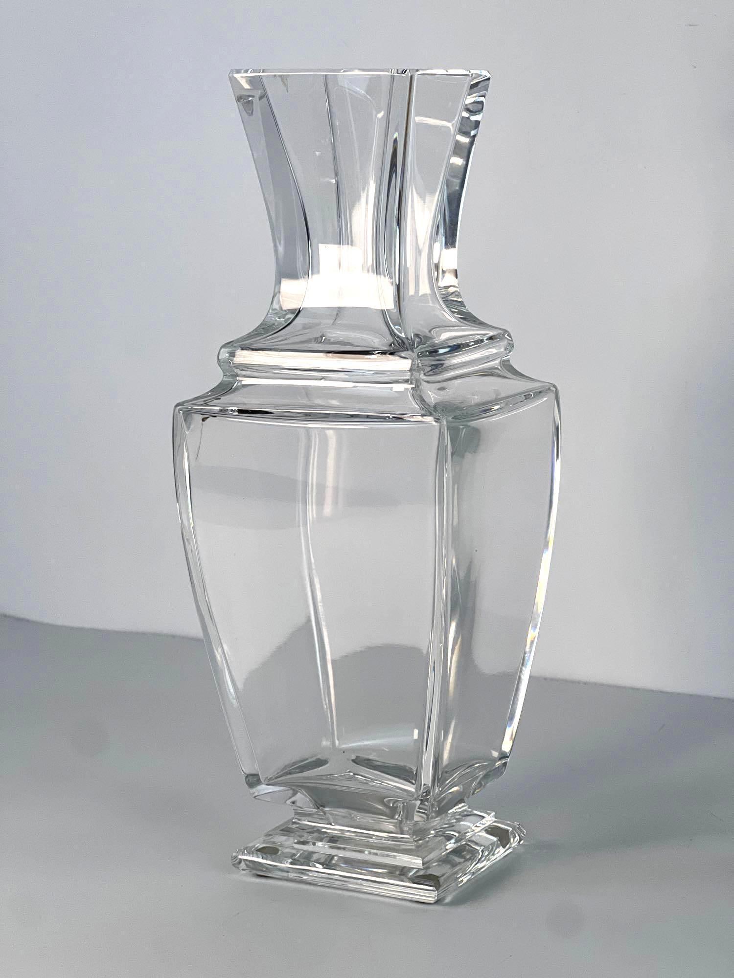 BACCARAT CRYSTAL CLEAR PEARL VASE (1 of 7)