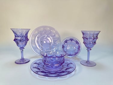 RARE 30 PIECE MOSER ATTR. AND STEUBEN PURPLE TO BLUE ALEXANDRITE / NEODYMIUM GLASS MIXED DINNER SET