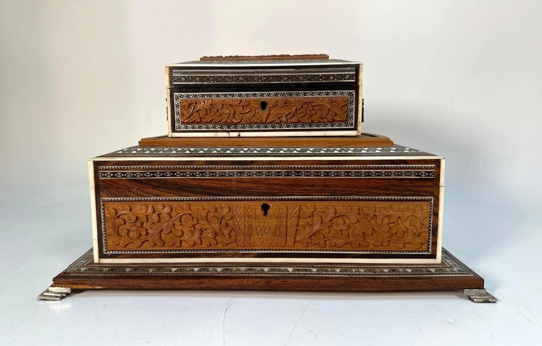 PAIR OF ANTIQUE / VINTAGE ANGLO-INDIAN CARVED WOODEN / SHELL INLAID DECORATIVE BOX SET (1 of 20)
