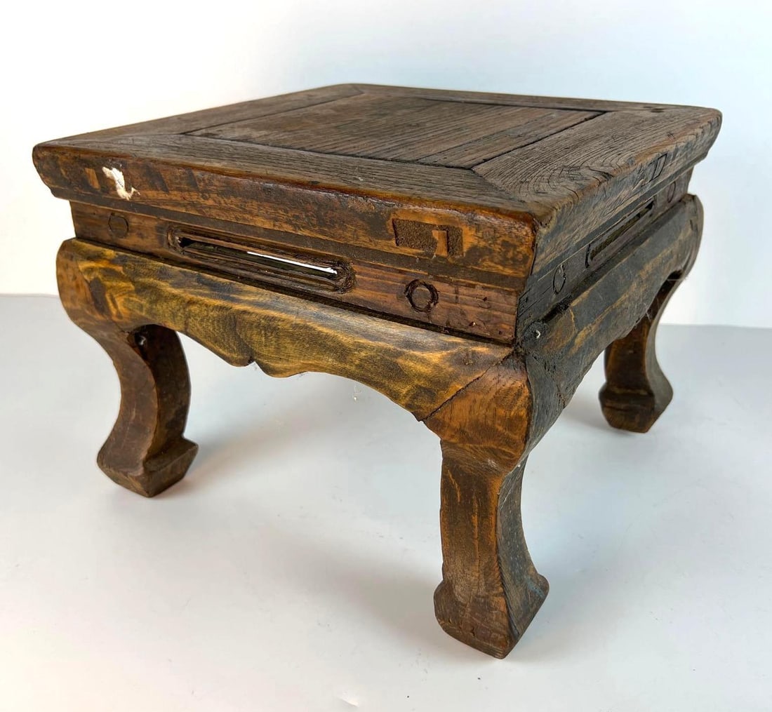 VALUE LOT: WOODEN STEP STOOL (1 of 8)