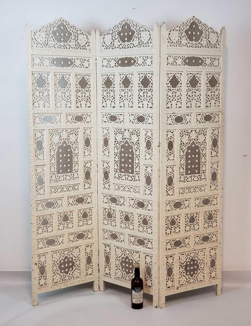 VINTAGE MIDDLE-EASTERN HAND-CARVED OPENWORK WHITE PAINTED THREE-PANEL WOODEN FOLDING SCREEN (1 of 12)