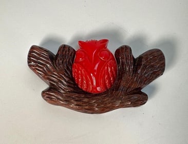 1930's RED BAKELITE AND WOOD OWL AND TREE BARK PIN BROOCH
