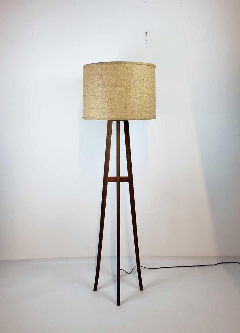 KYLLE SEBREE MID-CENTURY STYLE TRIPOD FORM FLOOR LAMP (1 of 12)