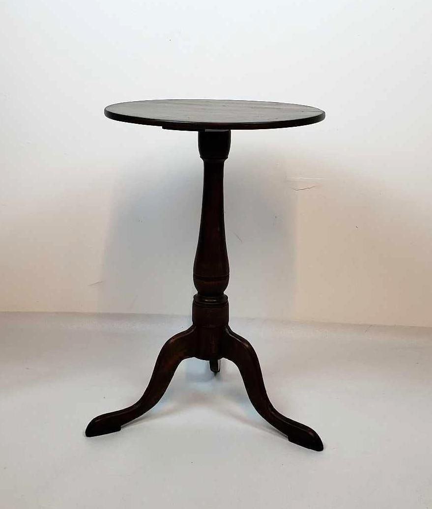 ANTIQUE SLIPPER FOOT  PEDESTAL TABLE / CANDLE STAND (1 of 10)