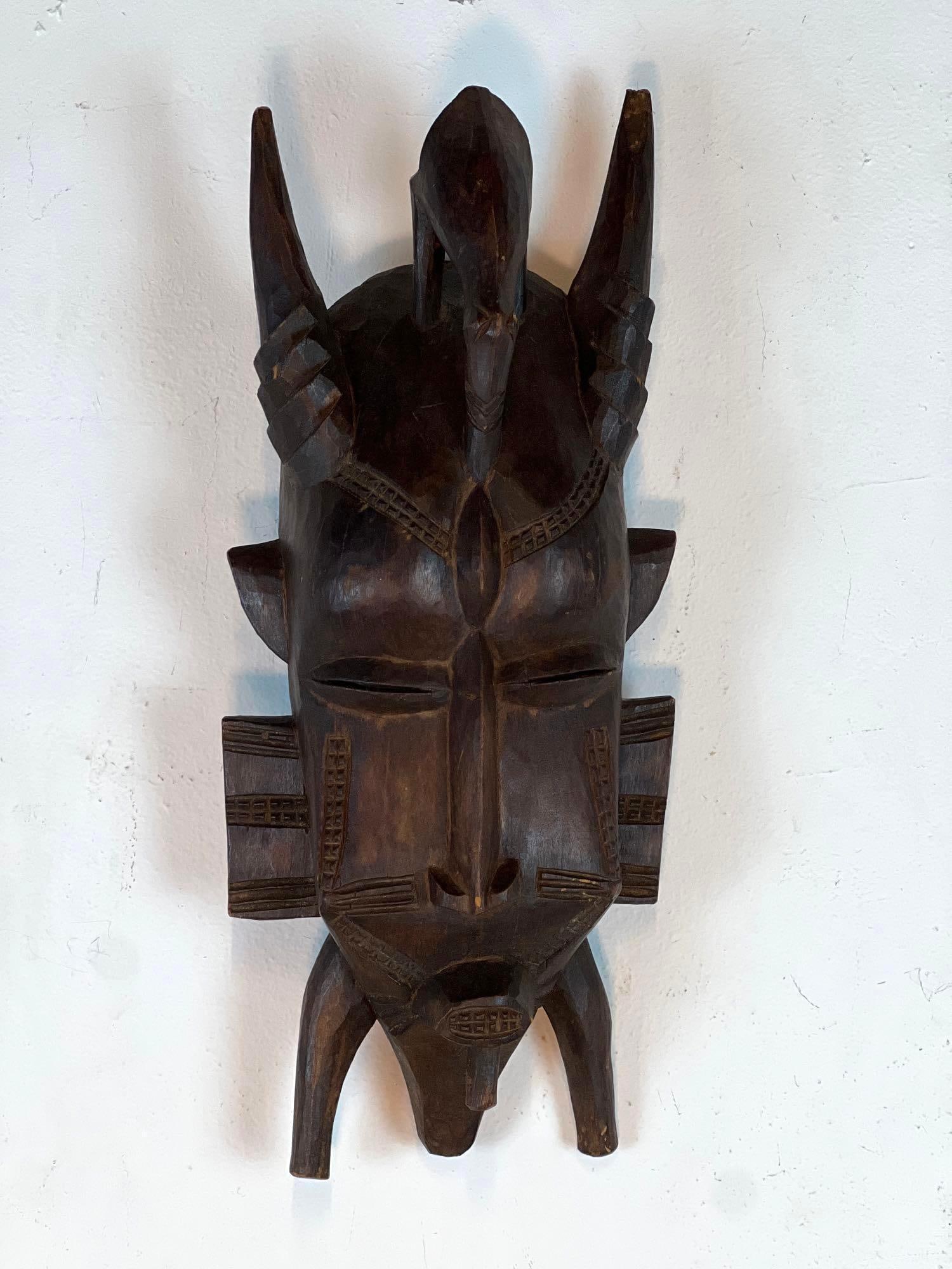 VINTAGE WOODEN AFRICAN  TRIBAL MASK W/ SMALL HORNS (1 of 10)