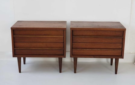 PAIR OF MID-CENTURY BASSETT WALNUT NIGHTSTANDS