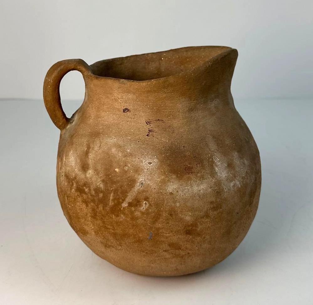 ANTIQUE NATIVE AMERICAN ATTR. HANDMADE  CLAY POTTERY PITCHER (1 of 9)