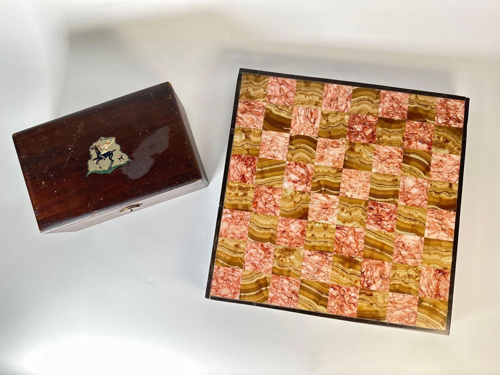 VALUE LOT DOUBLE SIDED MARBLE HARDSTONE CHESS / BACKGAMMON SET (1 of 8)