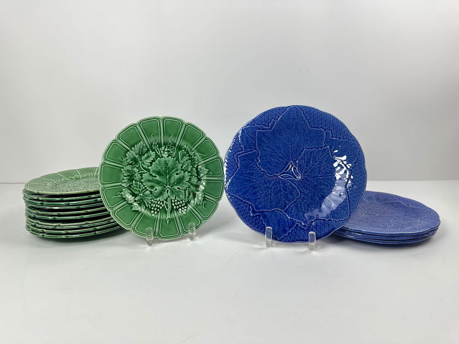 DUAL SET OF MAJOLICA GRAPE LEAF SARREGUEMINES & FAIENCERIE DE GIEN PLATES (15 plates) (1 of 12)