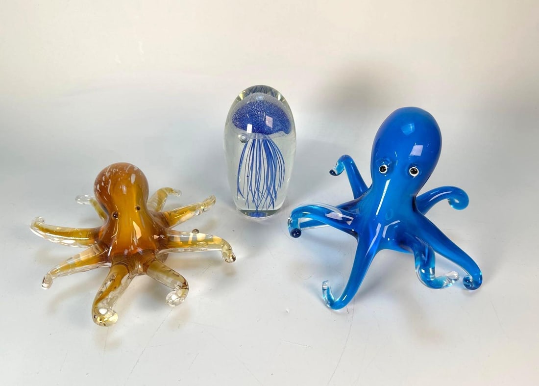 MURANO STYLE BLOWN GLASS OCTOPUS & JELLYFISH: A Murano style blown glass octopus and jellyfish figures. Dimensions: 5.25"T x 6.75"W Artist or Maker: In the style of Murano, Likely Murano Provenance: From an NYC collector. Notes: Although