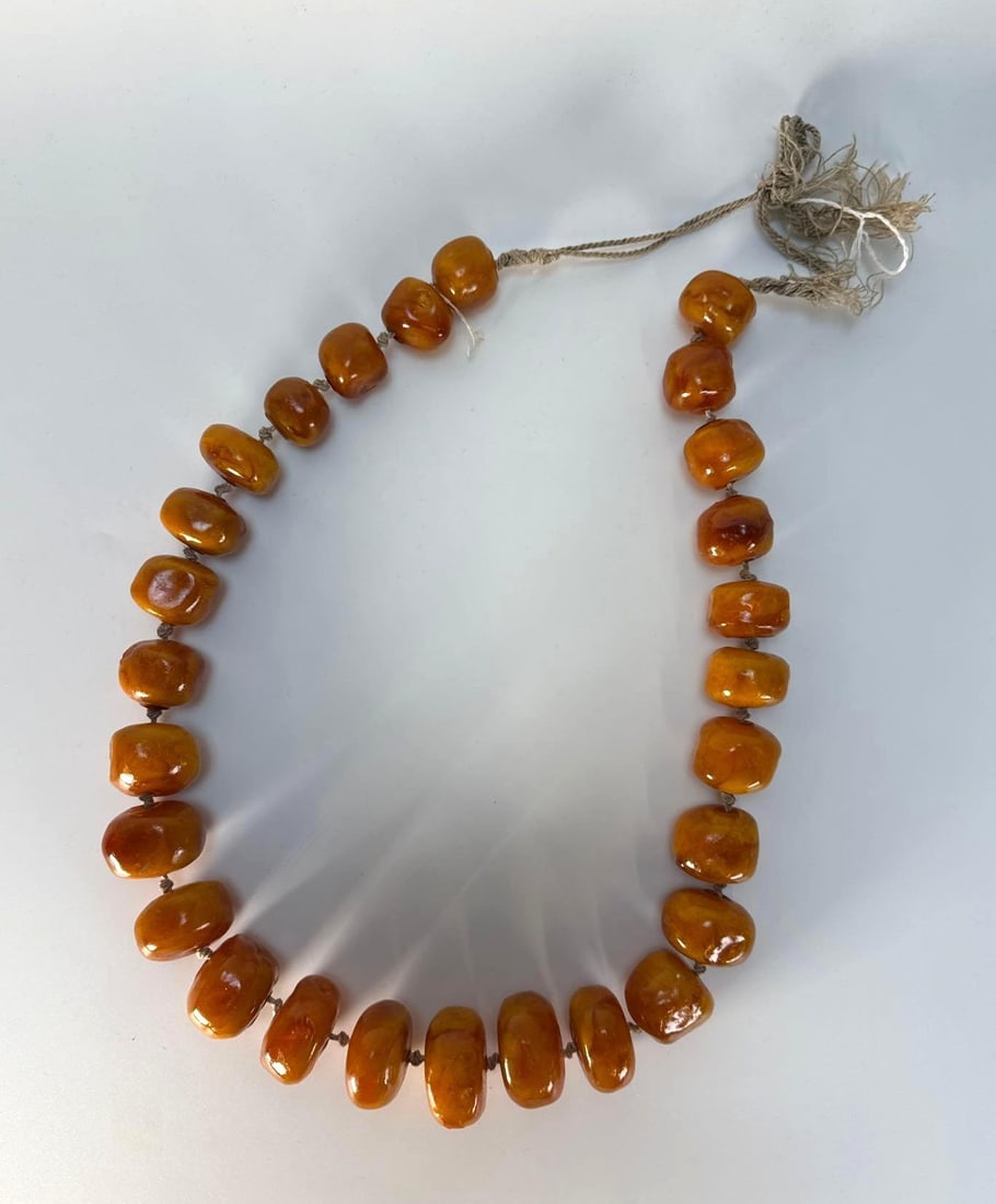 VINTAGE STRAND OF EXTRA LARGE AMBER BEADS (1 of 4)