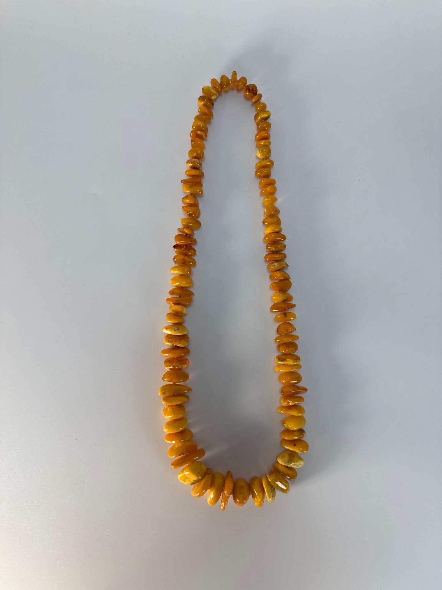VINTAGE STRAND OF SMALL BUTTERSCOTCH AMBER BEADS (1 of 5)