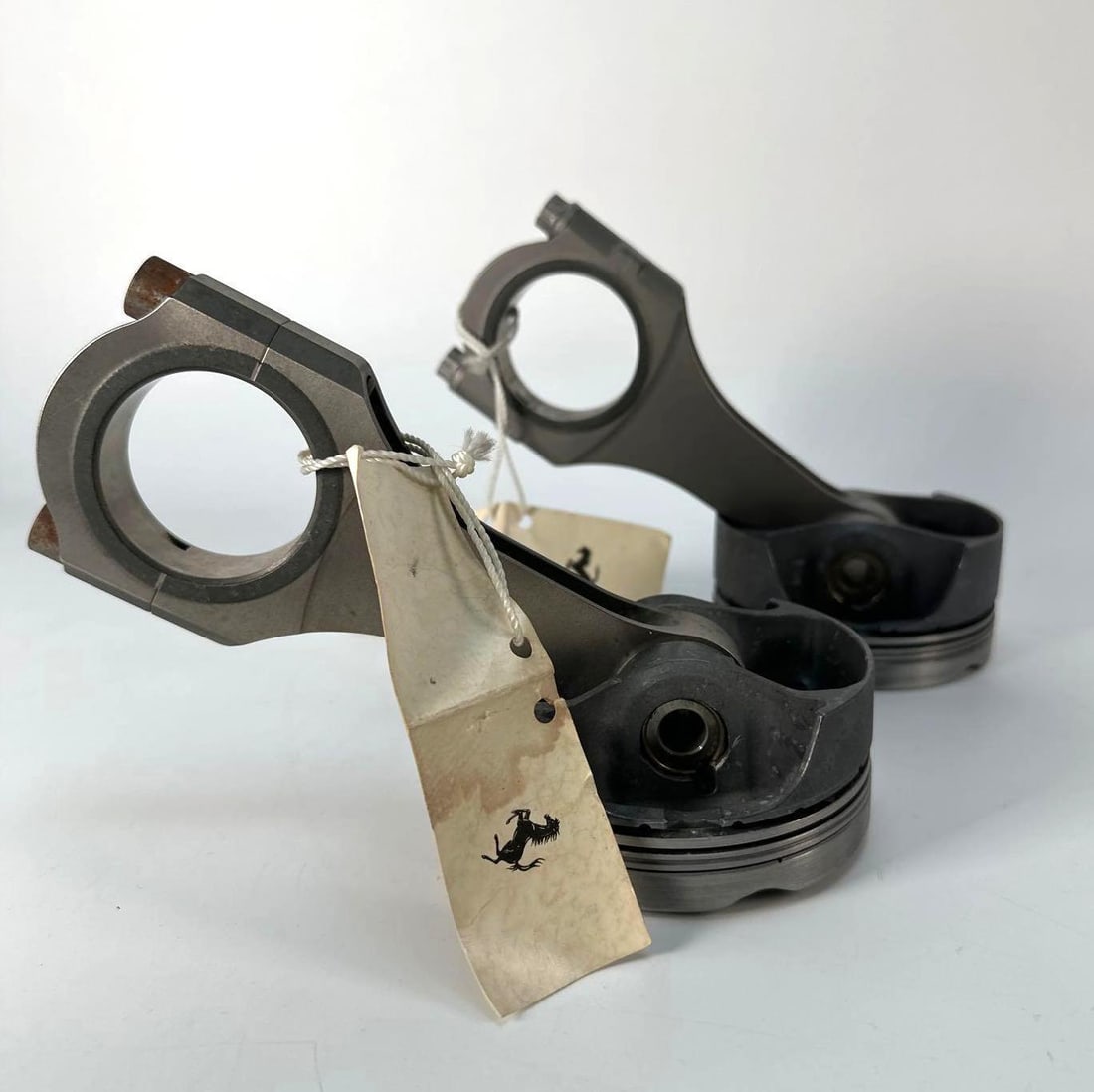 A PAIR OF NOTABLE FERRARI PISTONS AND CONNECTING RODS 5-VALVE FI 93 ENGINE (1 of 10)