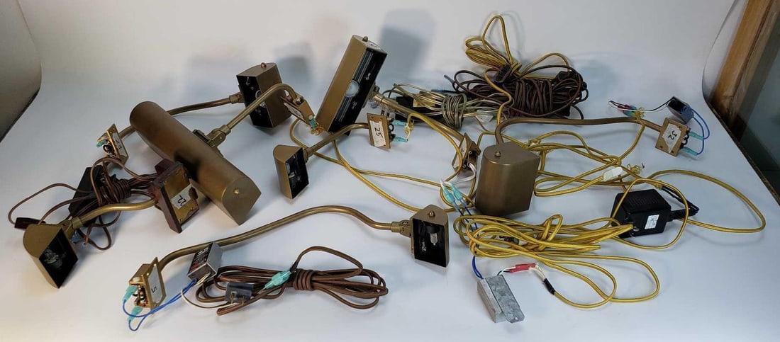 VALUE DISCOVERY LOT OF PICTURE LIGHTS (1 of 7)