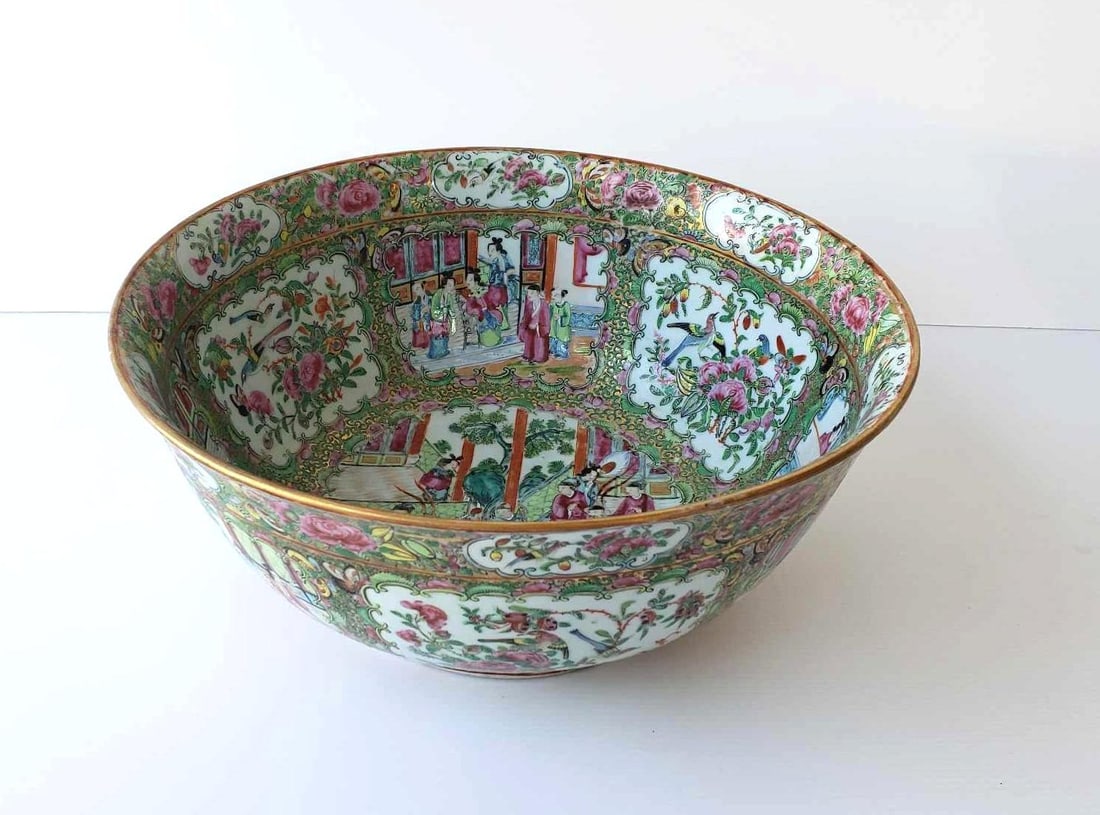 19TH CENTURY LARGE ROSE MEDALLION BOWL (1 of 15)