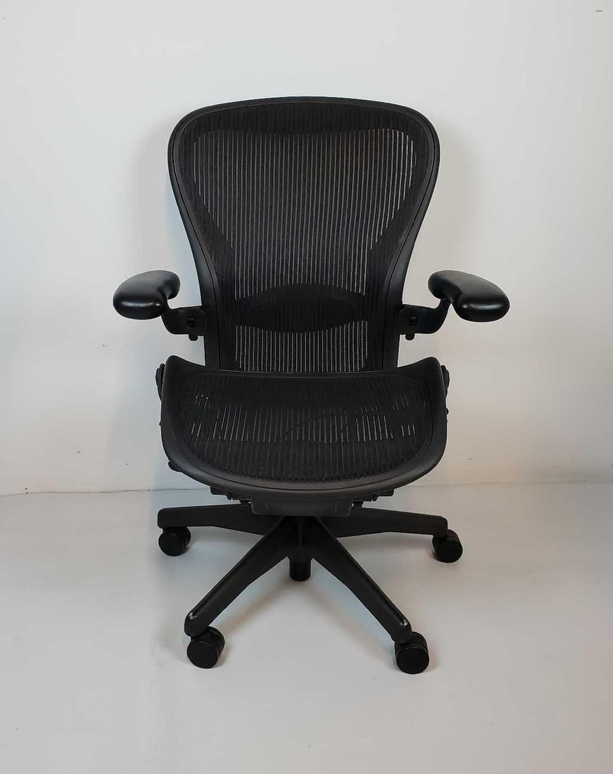 HERMAN MILLER AERON OFFICE CHAIR (1 of 11)
