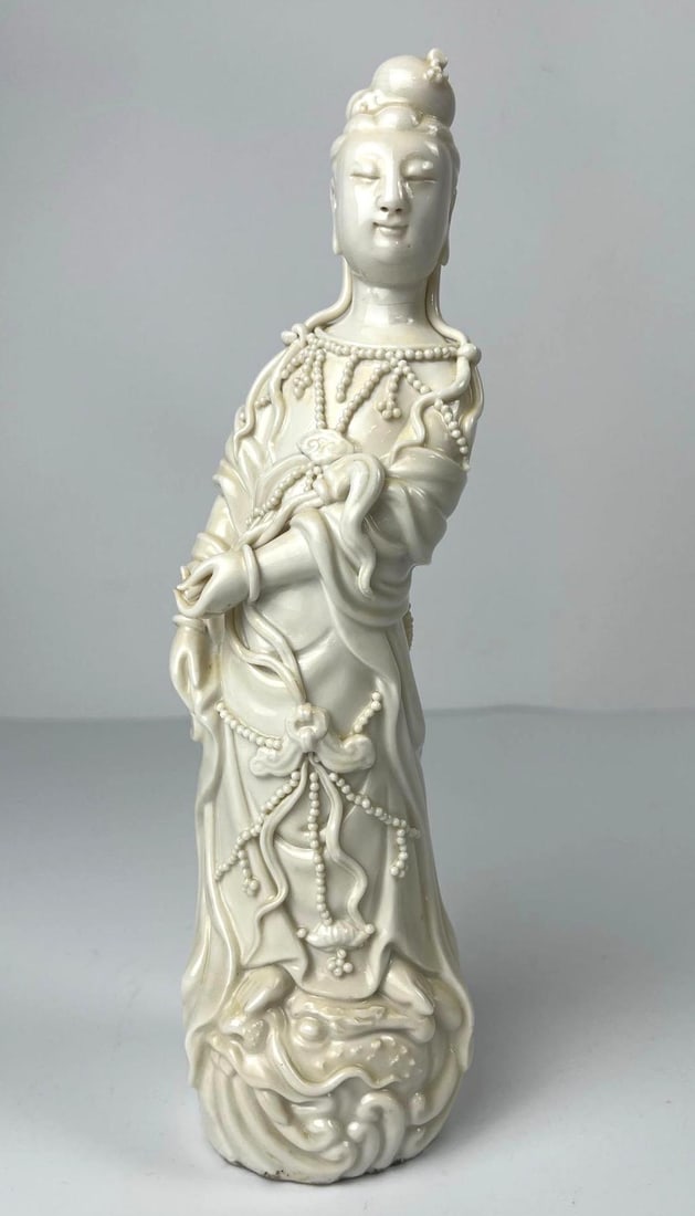 BLANC DE CHINE WHITE PORCELAIN GUANYIN STATUE: A Blanc de Chine white porcelain Guanyin statue. Dimensions: 9.5IN X 2.75IN Artist or Maker: Unknown Provenance: From a NYC Collector. Notes: Although care is taken to photograph and describe